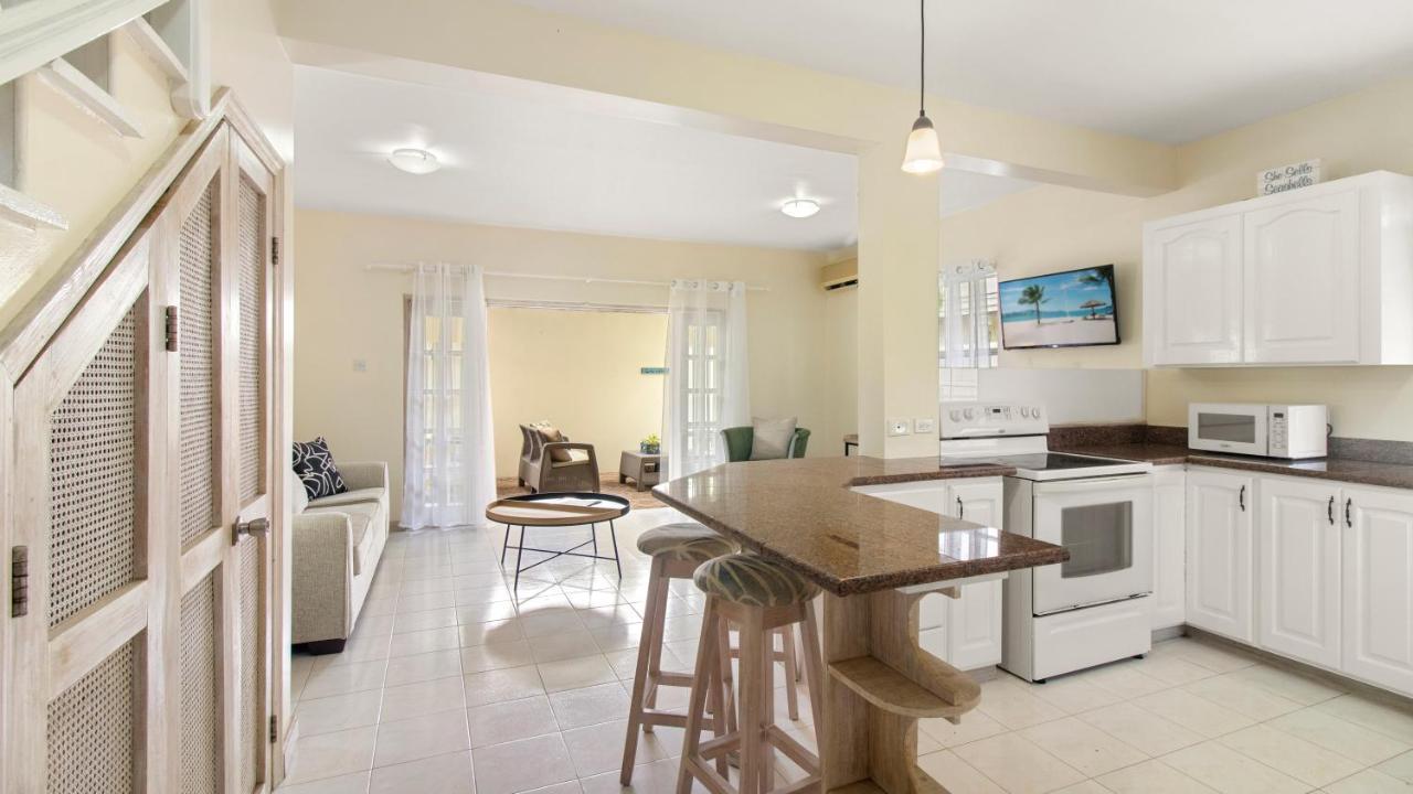 Palm View 4 * Watts Village